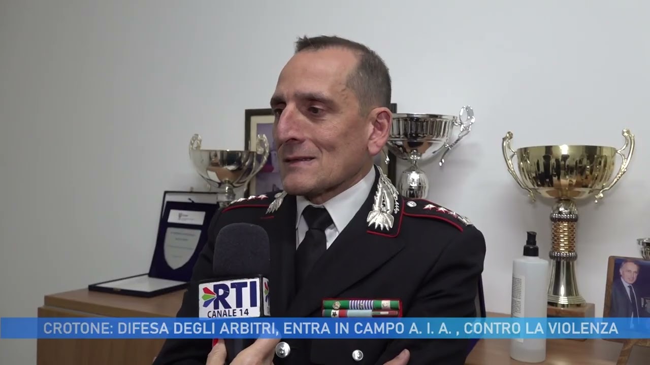 CROTONE: DIFESA DEGLI ARBITRI, ENTRA IN CAMPO A. I, A. , CONTRO LA VIOLENZA