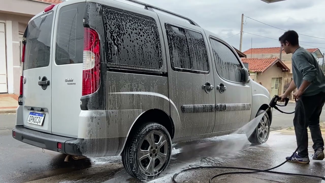 Como lavar um carro MUITO SUJO? Fiat Doblô Video Satisfatorio ! QUANTA LAMA!