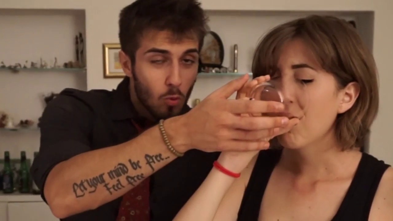 BEER PONG - YOUTUBE ITALIA DISSING EDITION w/BLURELLA!