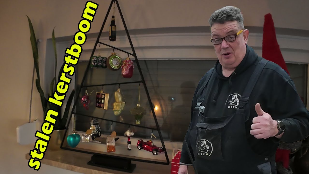 Voor ons vrouw snel een kerstboom maken voor de gekregen kerstballen!