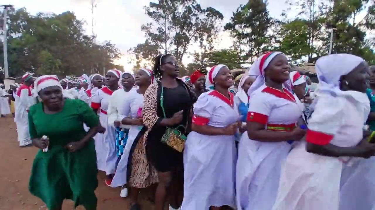 AFRICAN DEVINE CHURCH TOWNSHIP REGION GIVING THERE LAST RESPECT TO SHADRACK OPIAYO...CANAAN REGION 