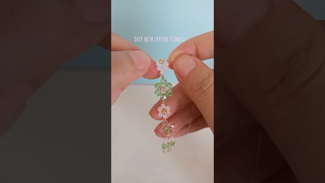 Crystal daisy flower bracelet tutorial #diybracelet #bracelet #beadedbracelet #handmadebracelets