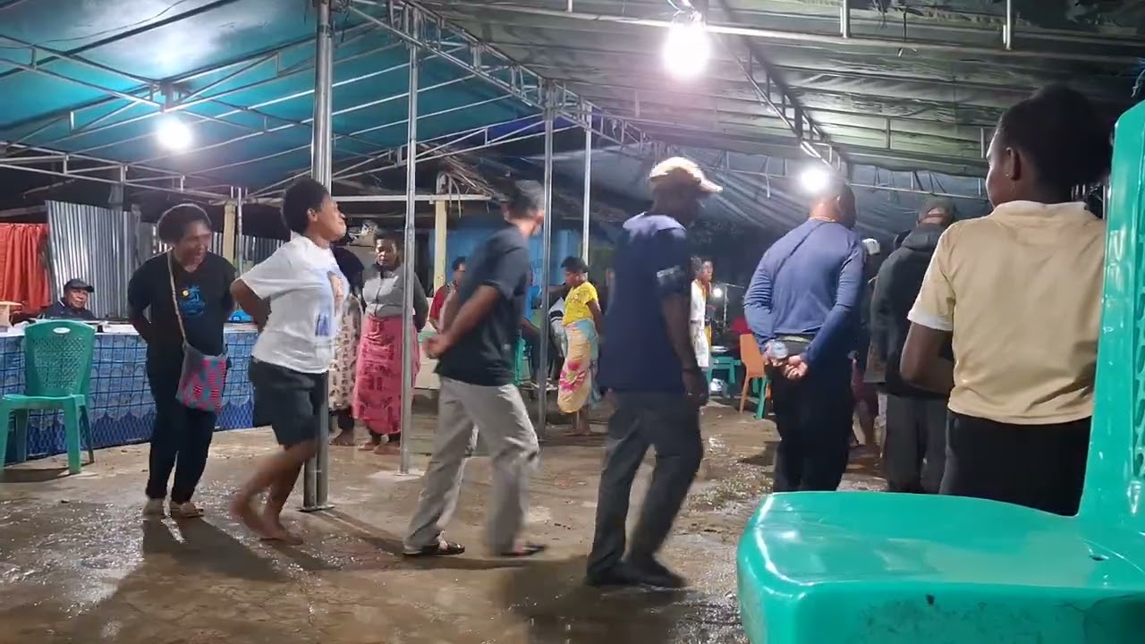 TARIAN ADAT SUKU IRARUTU....