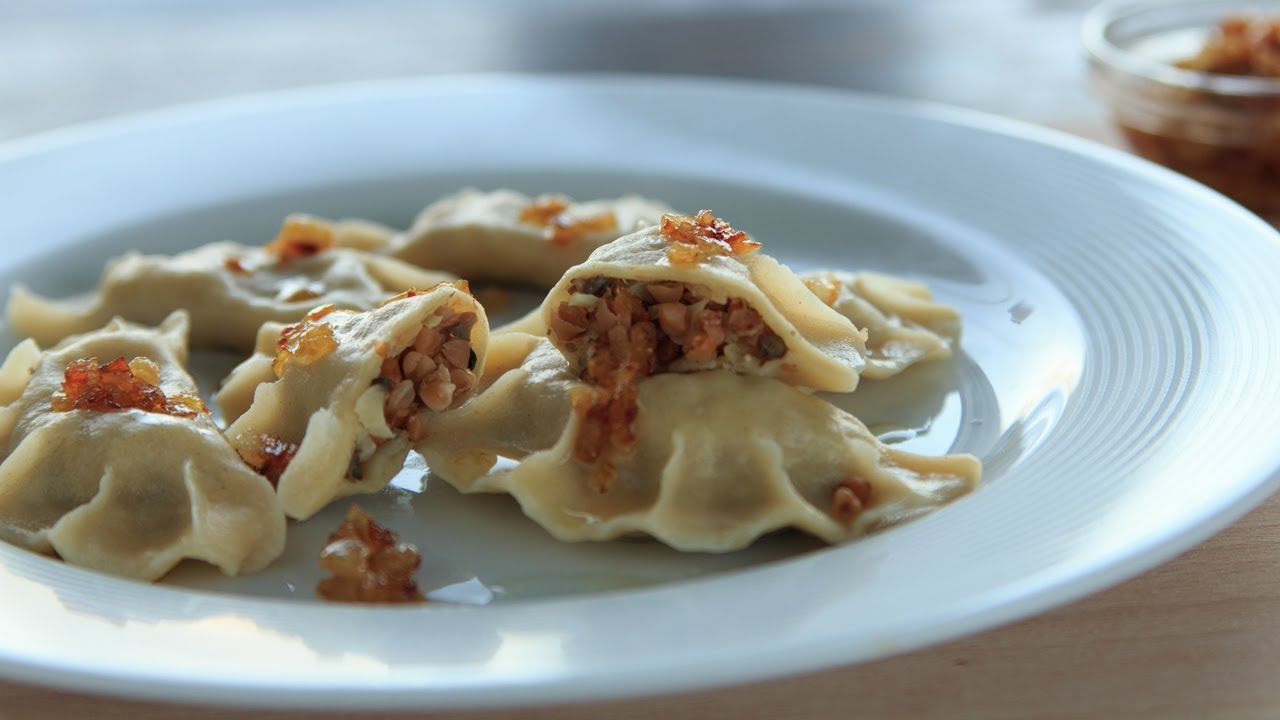 Pierogi z kaszą - VideoKuchnia.pl