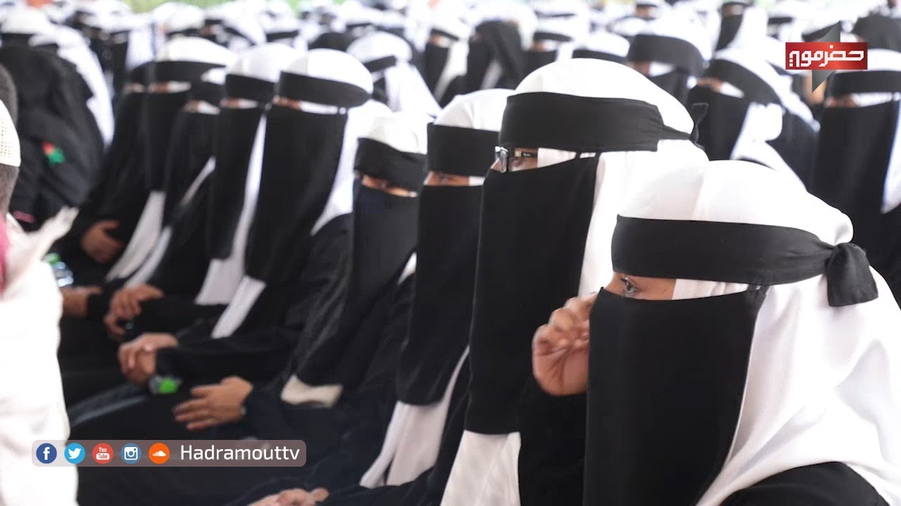 الحفل التكريمي لأوائل طلاب الثانوية العامة على مستوى المديريات بالمحور الثاني بساحل حضرموت ..