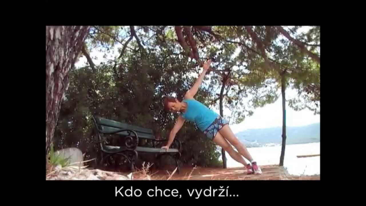 Outdoor workout - posilování na lavičce