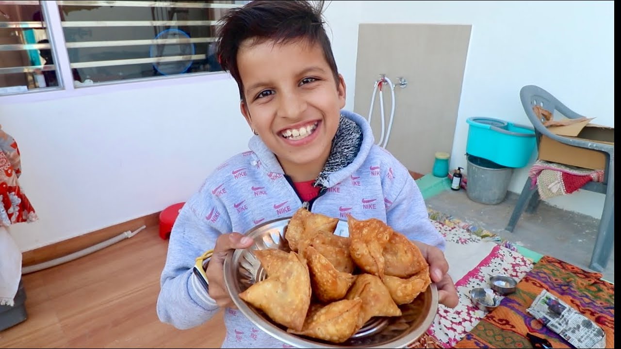 Aaj 10rs  ke 3 Samose Khaye 😃