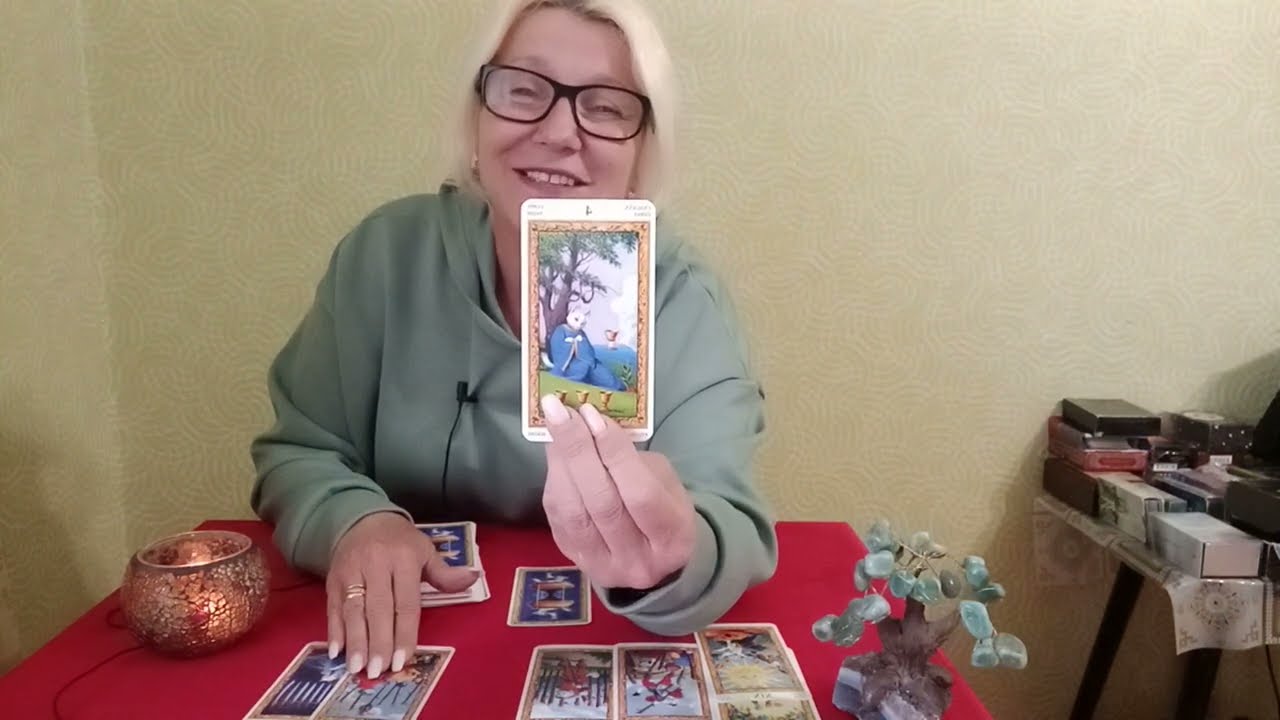 Что   Он  СКРЫВАЕТ  о  Вас???  Его ТАЙНЫ!!👣♠️♣️♦️♥️