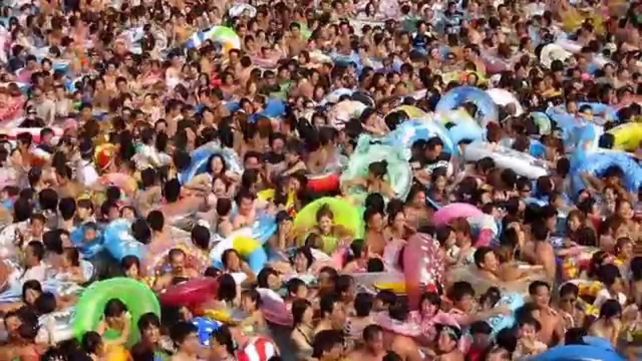 Crazy wave pool in Japan