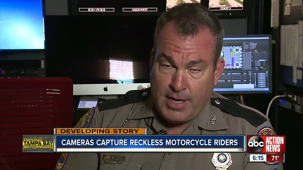 Dangerous motorcyclist caught on camera splitting lanes