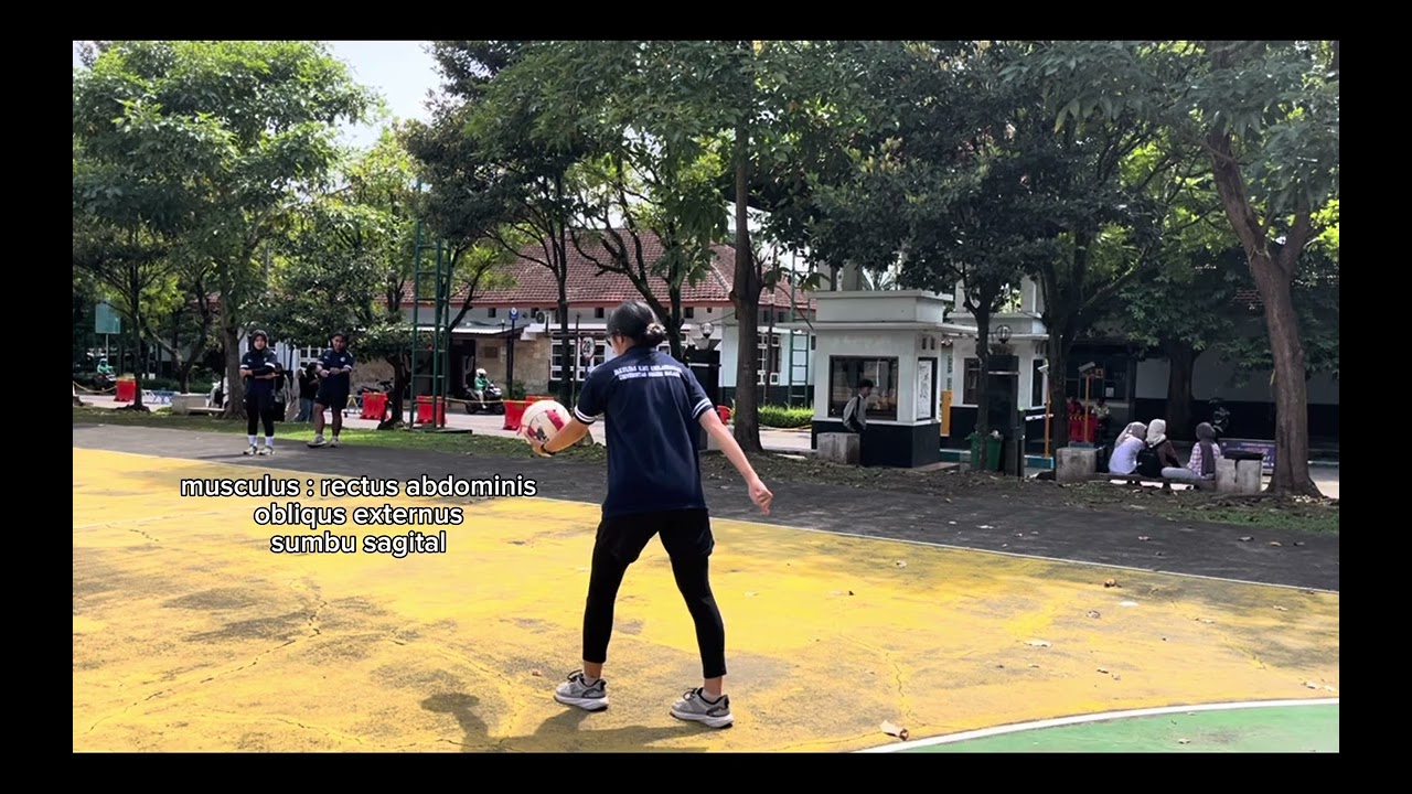ANALISIS GERAKAN SERVICE ATAS DAN SERVICE BAWAH PADA CABANG OLAHRAGA BOLA VOLY TUGAS KINES