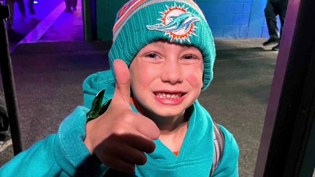 JAYLEN WADDLE'S BOND WITH CANCER FIGHTER ROCCO | ROCCO'S STORY | MIAMI DOLPHINS