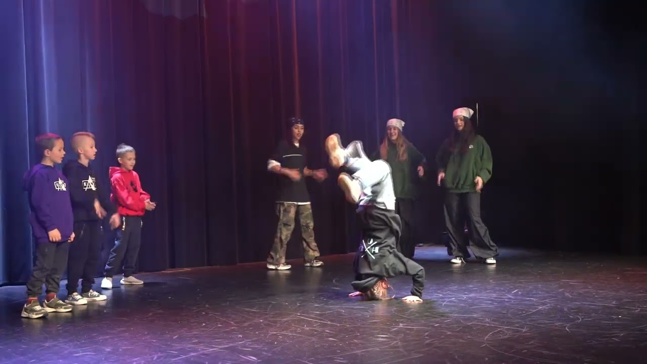 Wigilijne Pląsy 2022 ADeeM Break Dance  z Tuśką
