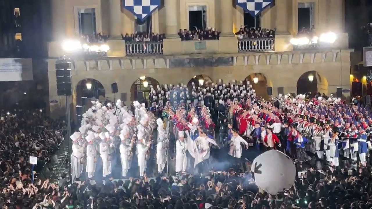 Marcha de San Sebastián 2025 Izada de La Bandera desde la plaza de la Constitución