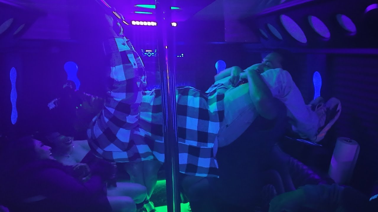 ANOTHER COUPLE IS GETTING MARRIED! *WILD PARTY BUS* | Maple Alley