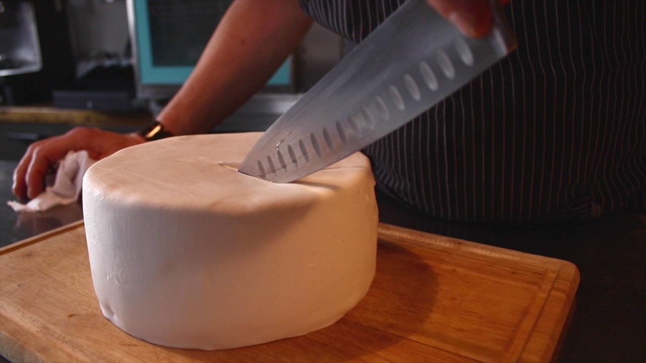 Snijden van de Bruidstaart