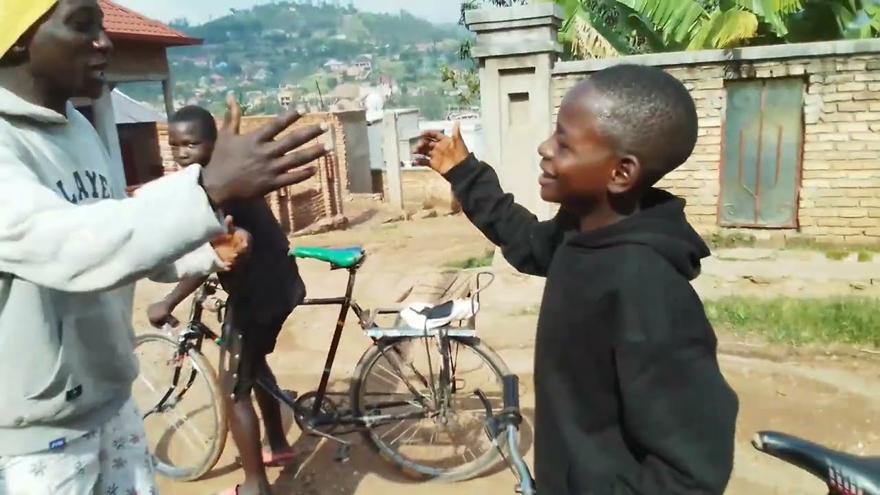 Kinyaga comedy : muhanzi urenze abandi bose