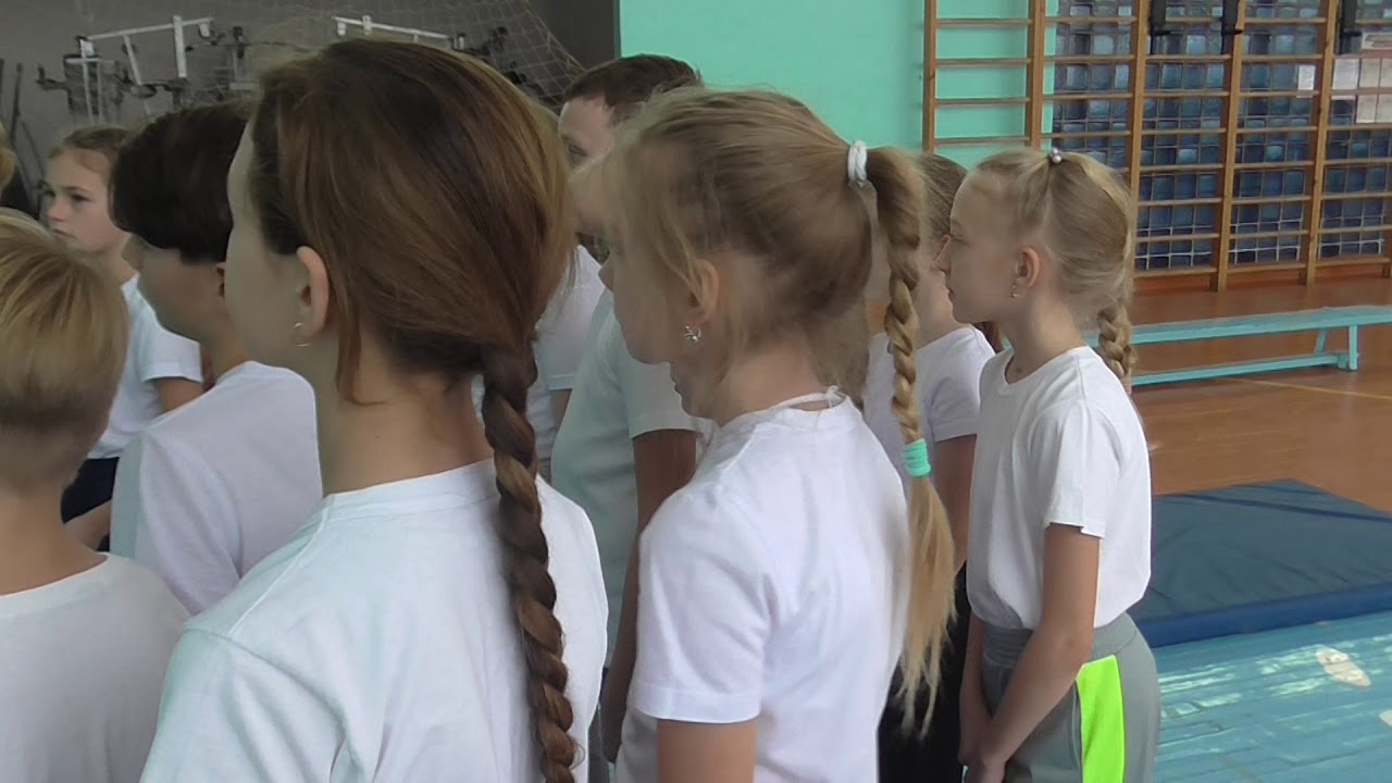 Урок физической культуры в 4 