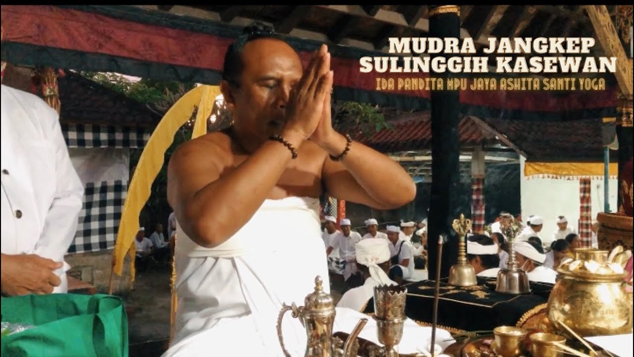 MUDRA JANGKEP Sulinggih kasewan (Ida Pandita Mpu Jaya Ashita Santi Yoga)