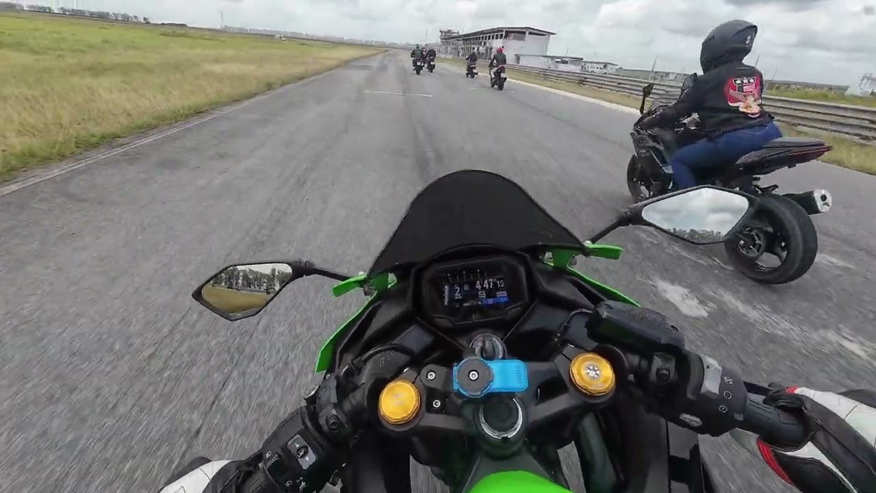 Rolê de Kawasaki Ninja ZX4R no autódromo internacional da Paraíba - Super Track #zx4r #kawasaki