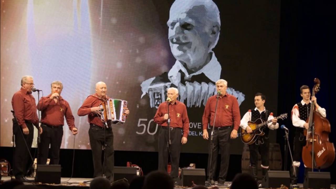 Društvo harmonikarjev Mirna Peč s pevci - Dekle z mlina