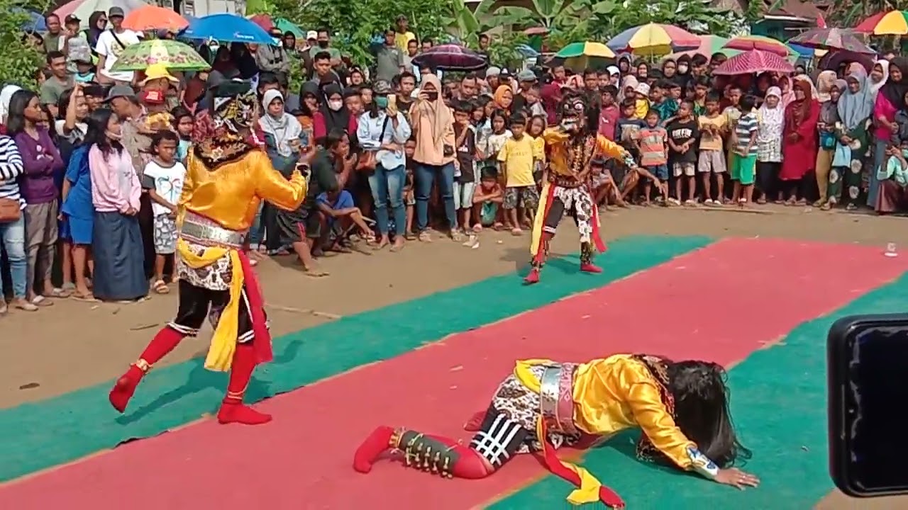 tari kreasi buta gadrok ebeg MEKAR TINGGAR JAYA yang sangat sepekta kuker