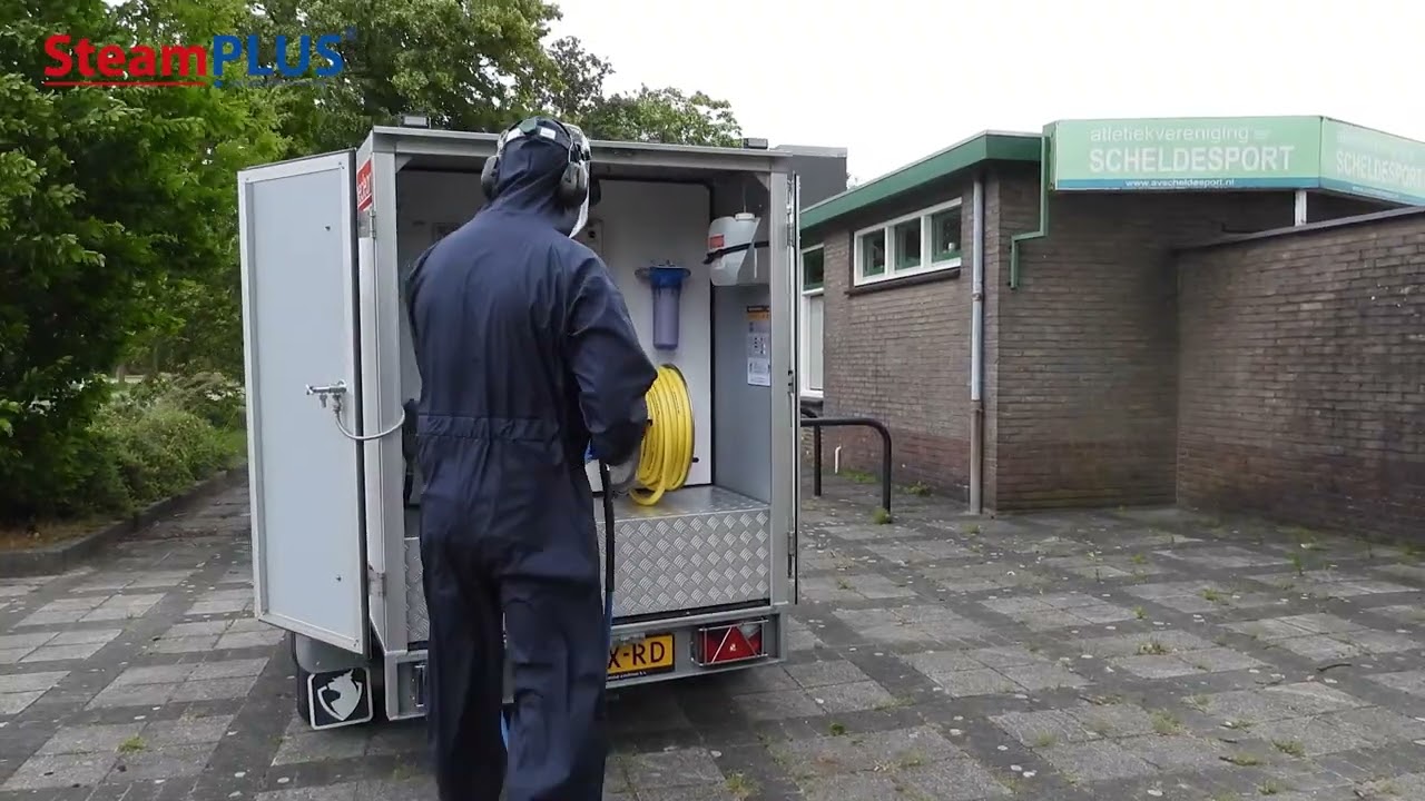 100% fossil-free cleaning with the meclean® HDTE 250/15 electric High-pressure trailer!