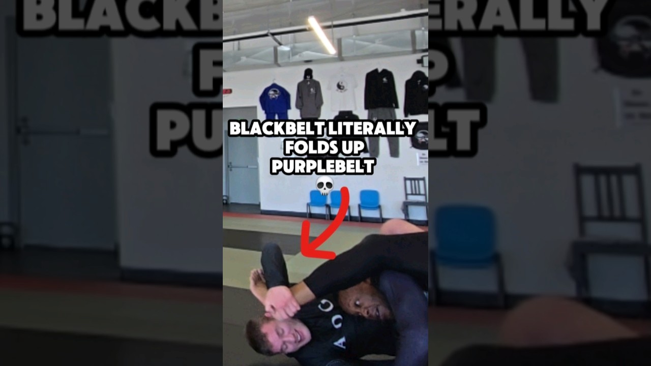 Blackbelt literally folds Purplebelt 💀 