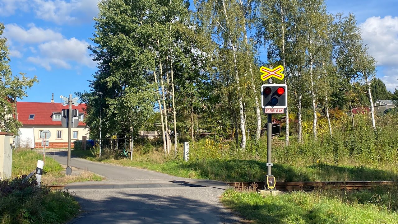 Železniční přejezd Liberec - Machnín #2 / 9.10.2022 / Czech railroad crossing