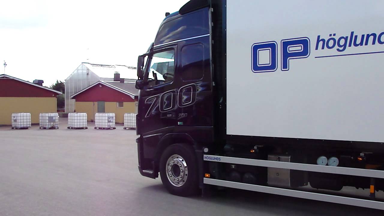 Volvo FH16 700 Idle and drives off