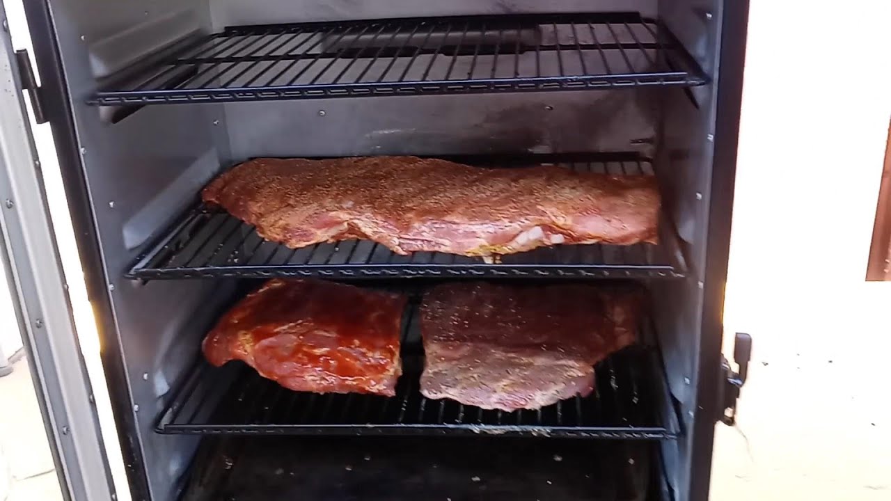 COSTILLAS DE PUERCO AHUMADAS - SMOKED PORK RIBS IN  A VERTICAL PIT BOSS