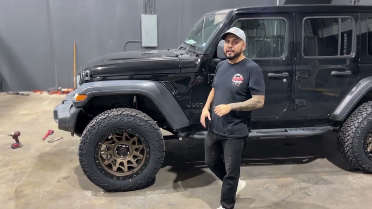 3.5" Lift Kit on a 2021 Jeep wrangler 20x10 Wheels 35x12.50R20 Tires