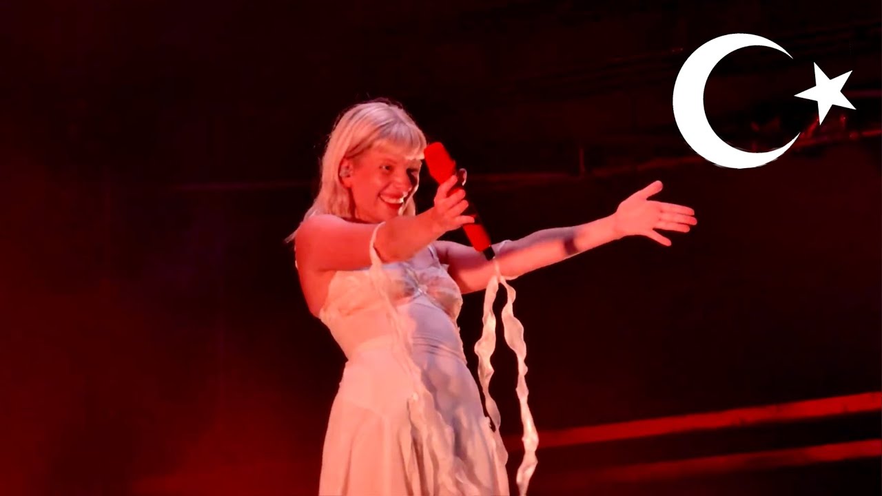 AURORA Live in İstanbul - Sahnedeki Tüm Konuşmalar (Türkçe Çeviri) 12.07.2025