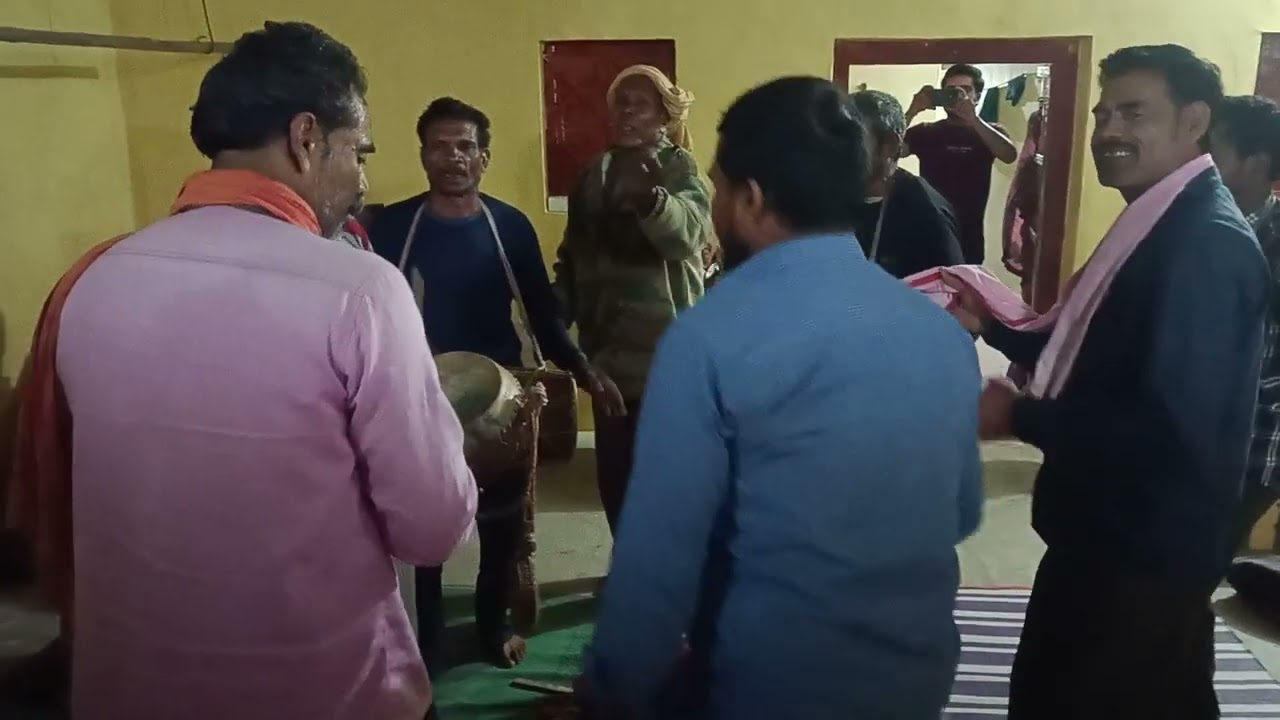नाचते हुए फगुआ गाया लास्ट तक देखे 