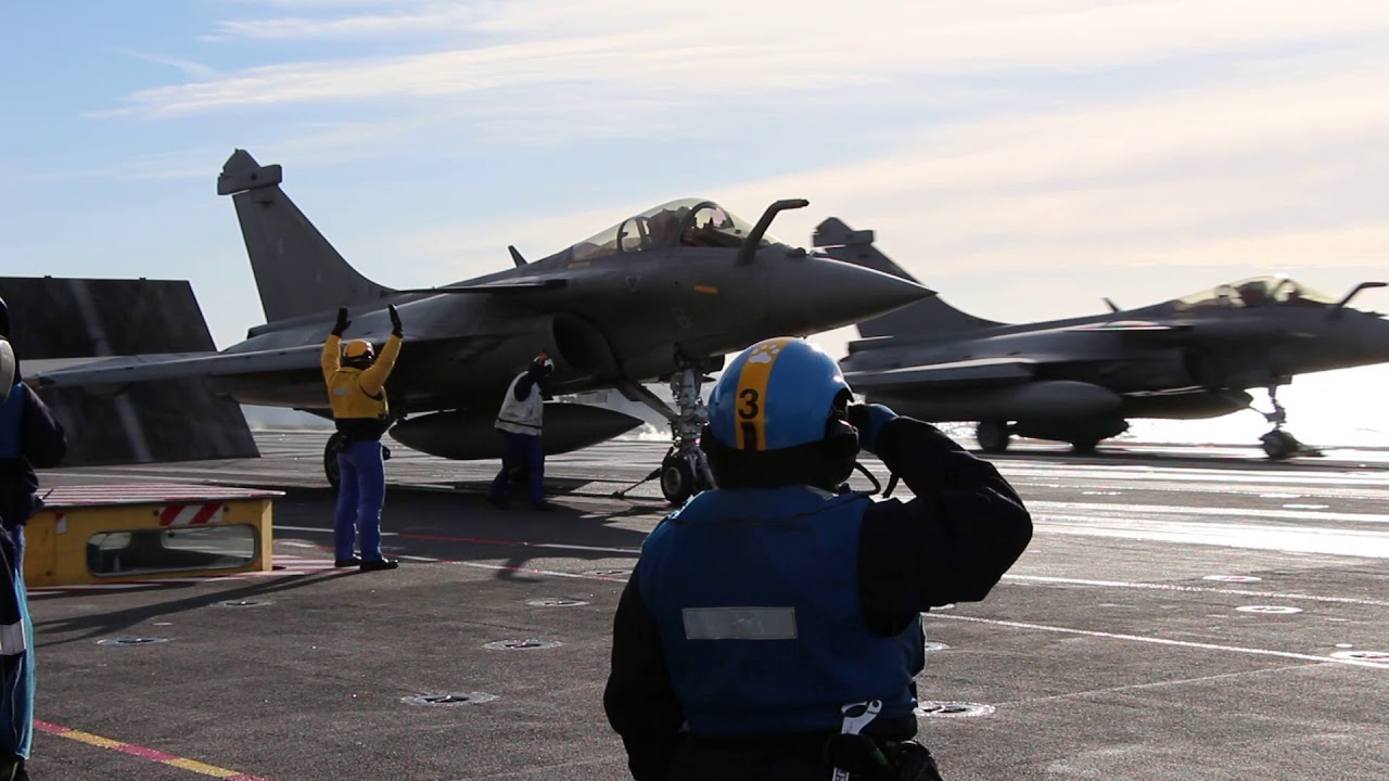 Catapultage de Rafale Marine sur le Charles de Gaulle