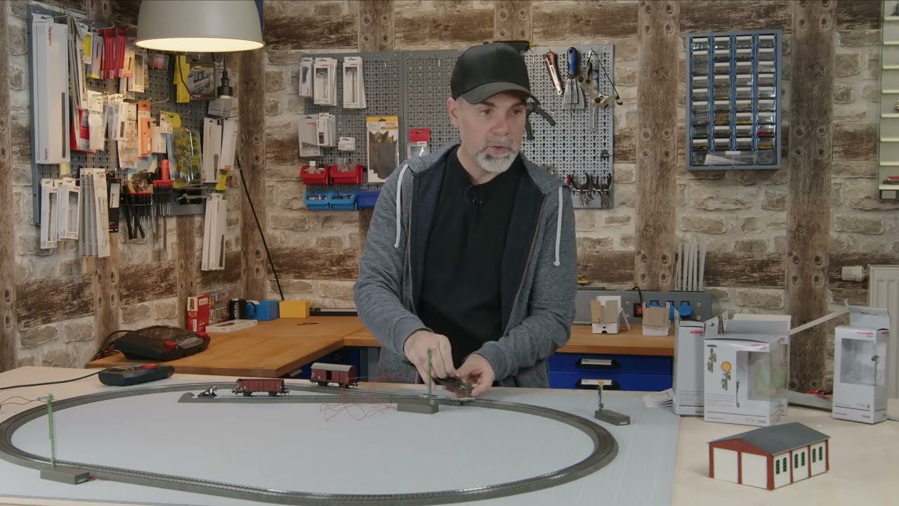 Building a model railway and switching Märklin Signals digitally - Episode 07