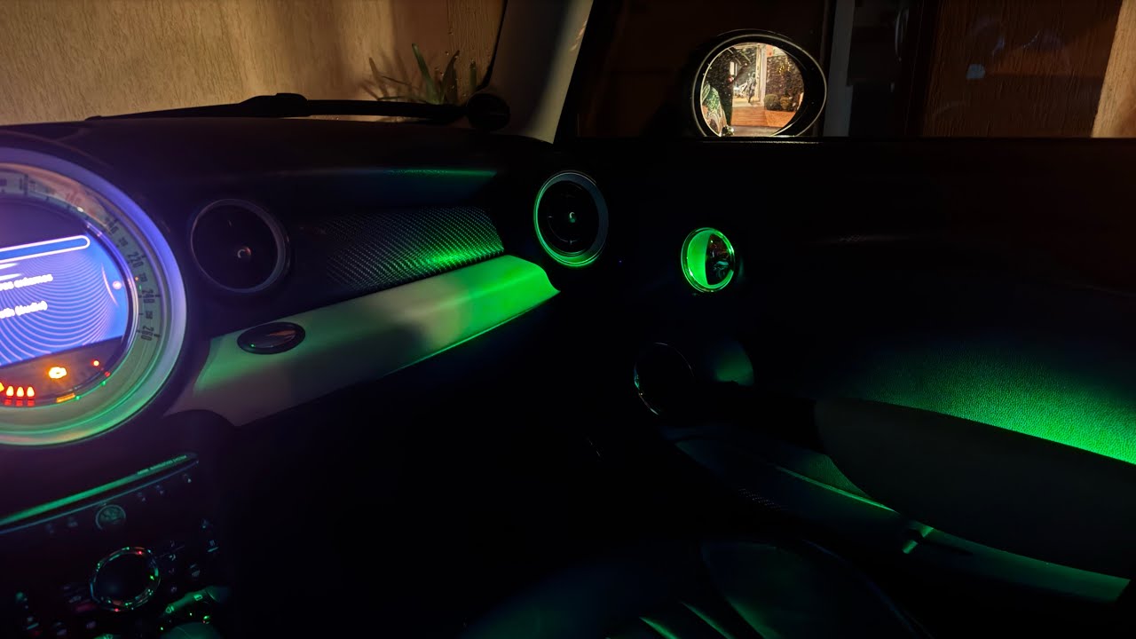 COMO É A ILUMINAÇÃO AMBIENTE DO MINI COOPER