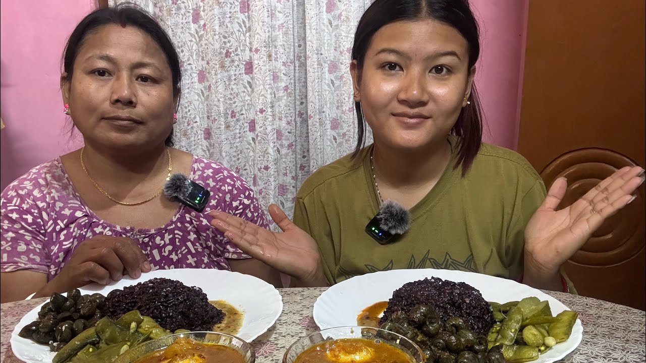 Black rice Mukbang ani bwkwrajok bai | Mukbang with mother-in-law🍚 | Laisa Debbarma volgs