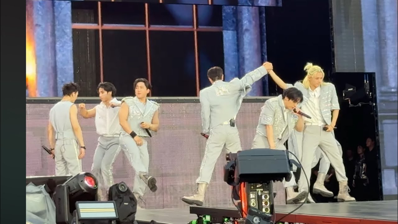 Stray Kids Back Door - Dominate Chicago 062625