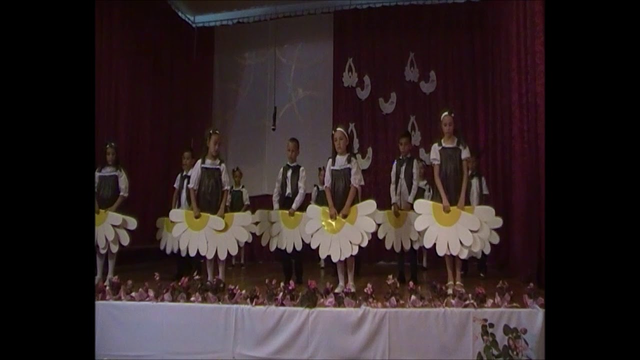 anyák napi virágok tánca 2.b. 2018. Besenyőtelek