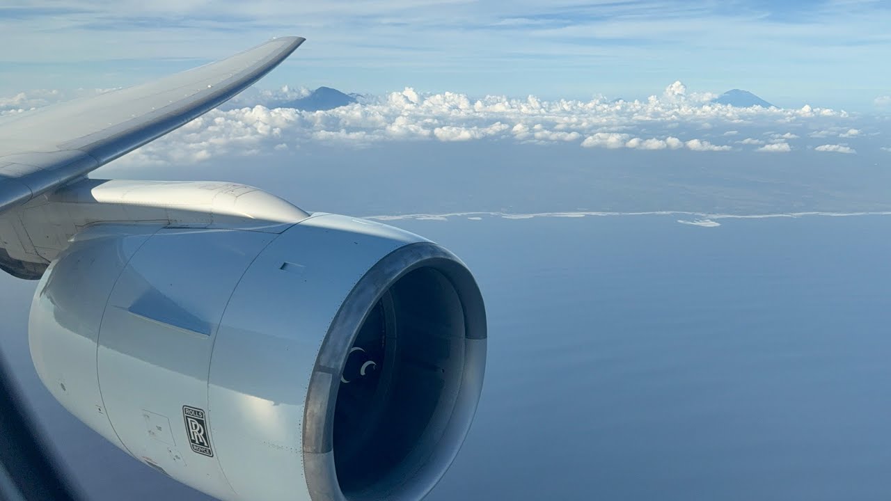 VOLCANO ISLAND | Cathay Pacific B777-300 Landing at Denpasar International Airport