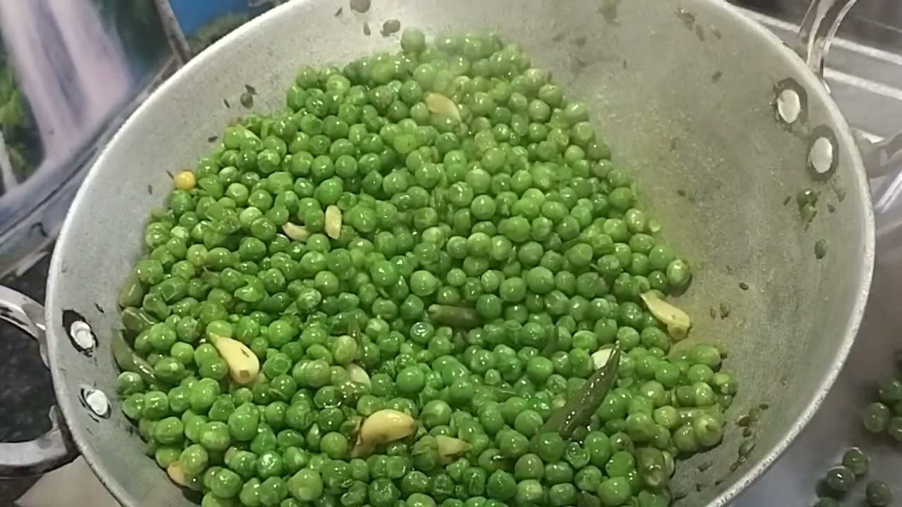 सर्दियों में पसंद किए जाने वाले ताज़ा मटर के पराठे बनाने की आसान रेसिपी | matar paratha | #viral 
