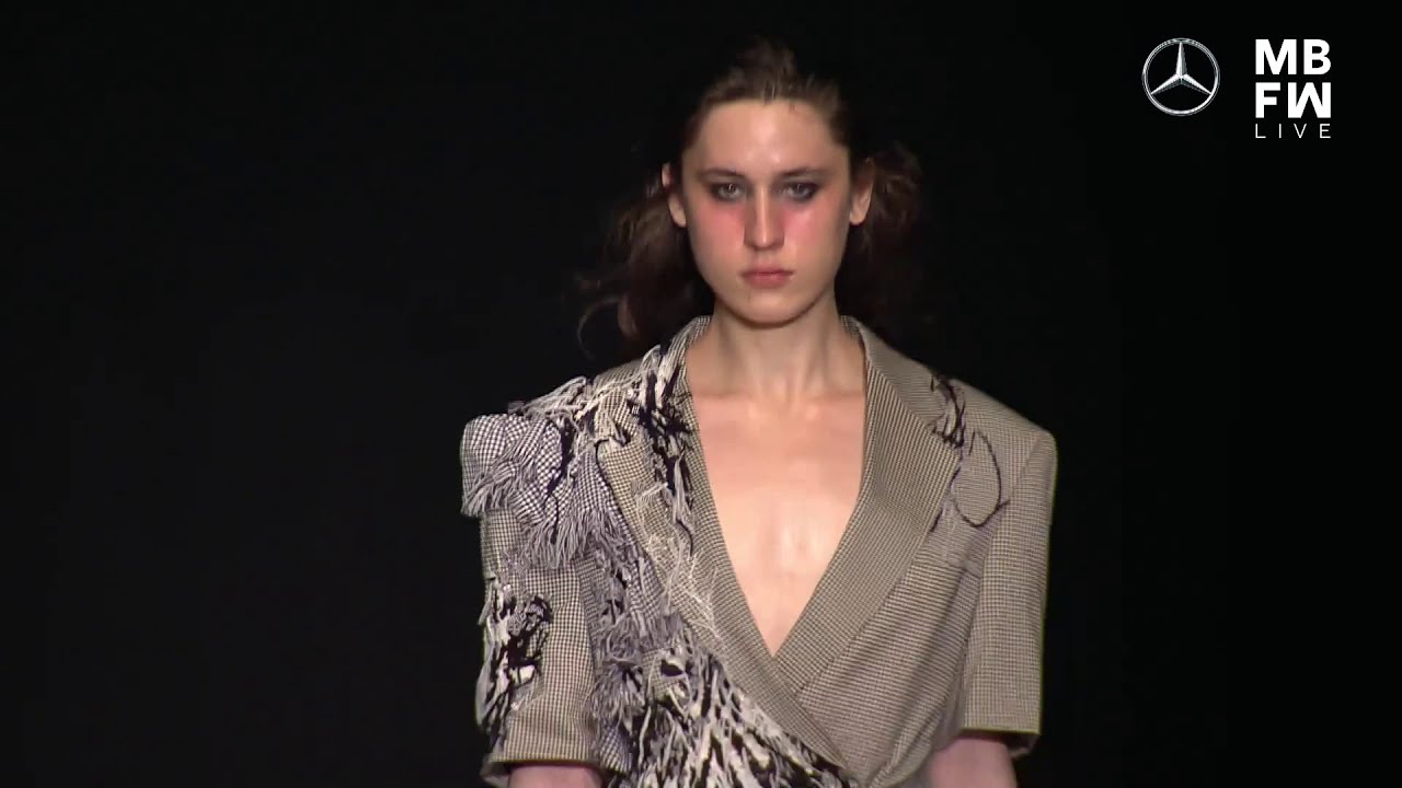 Lou de Bètoly live @MBFW.berlin
