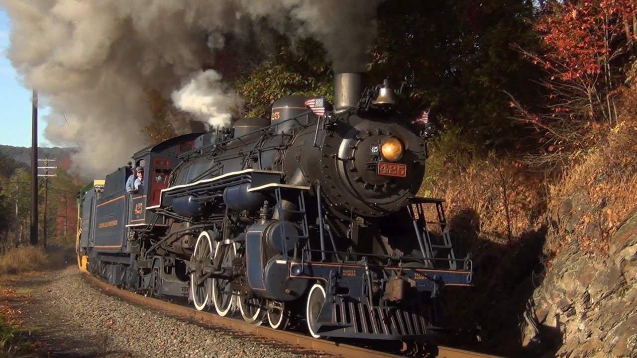 Reading & Northern 425: Fast Flyin' through the Fall Foliage