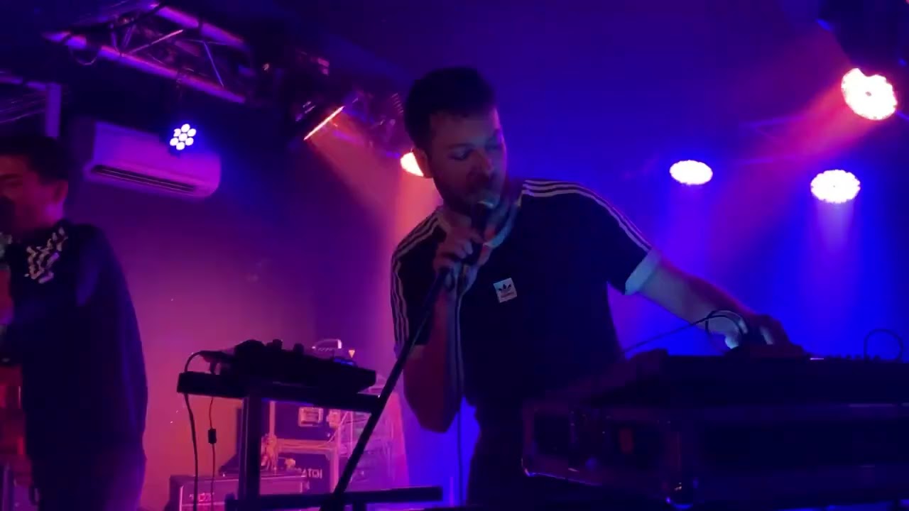 Scuffles - C&rsquo;&eacute;tait l&rsquo;&eacute;t&eacute; (09.12.22) Live@ L&rsquo;International, Paris