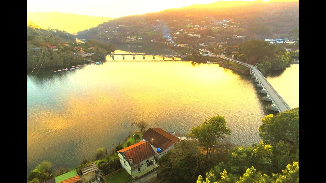Duas Casas  no Gerês com acesso direto ao Rio / Two houses in Gerês with direct access to the river.