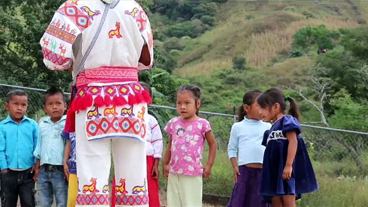Pueblo wixárika. La vida comunitaria del profesor Ritakame.