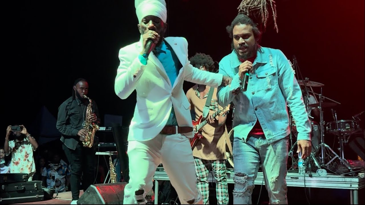 When Sizzla Kalonji Step Out N Surprise TJean Pon Him Strong,  Vinyard Town Went Wild, Live Perform