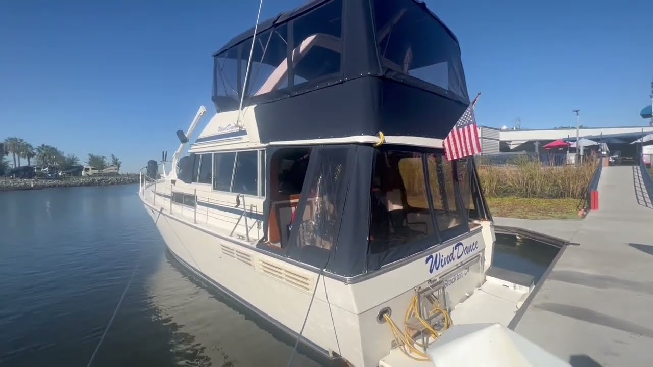 Bay Yachts presents “Wind Dance” a 1987 38’ Bayliner SDMY