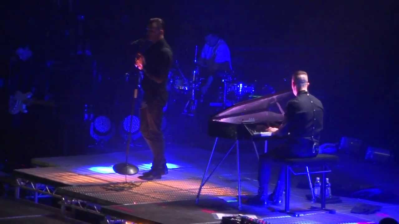 Hurts - Help (Live in Helsinki 02/11/13)
